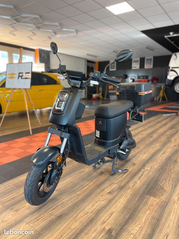 Scooter électrique DC Scooter 50cc Occasion Monswiller - E-Runner & Running